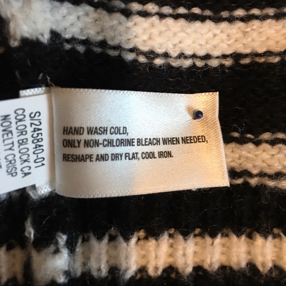 EUC GAP Striped Colorblock Pullover Sweater, size Medium ❤️ - Picture 7 of 8